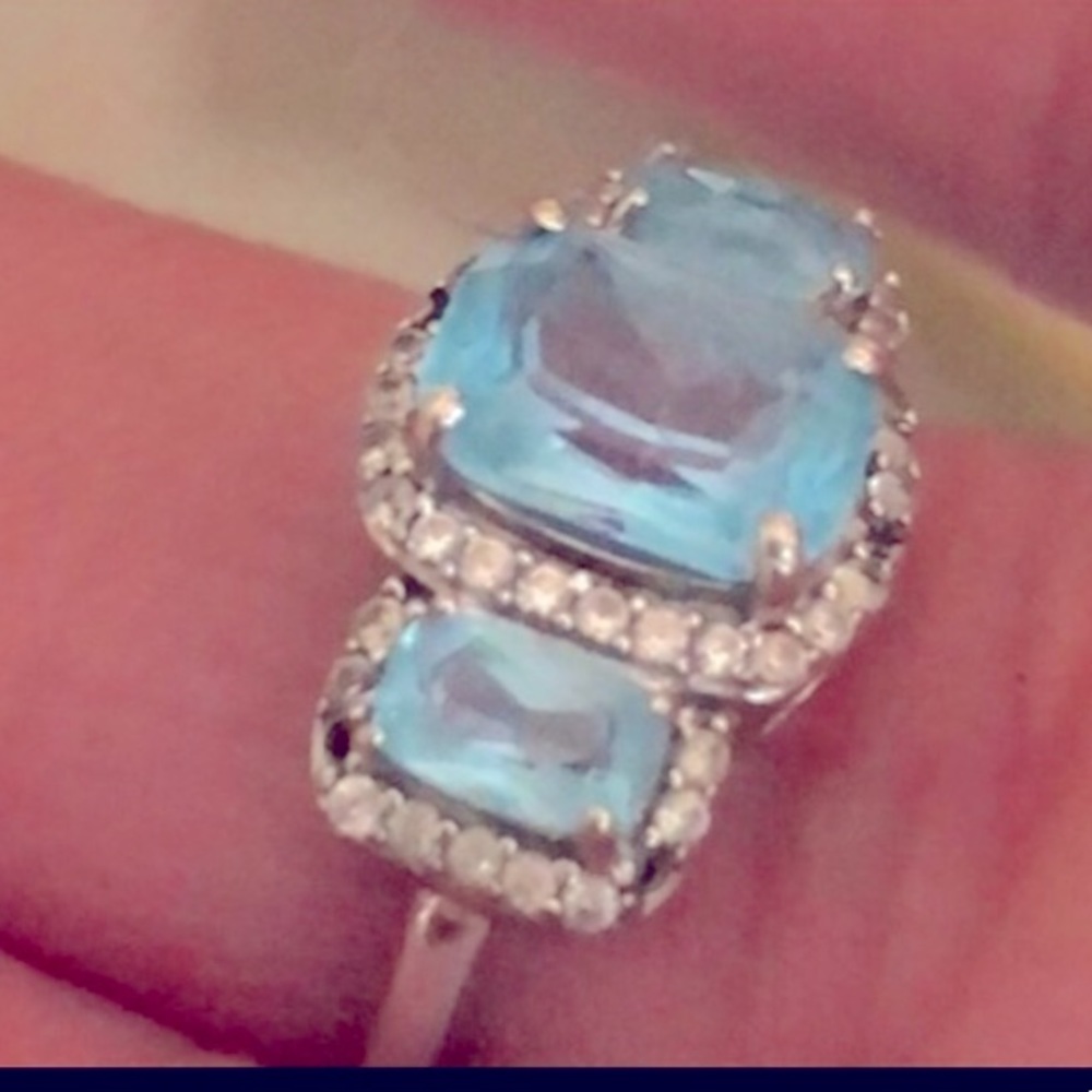 NATURAL Aquamarine 6Karats/.4kdiamond acsent ring